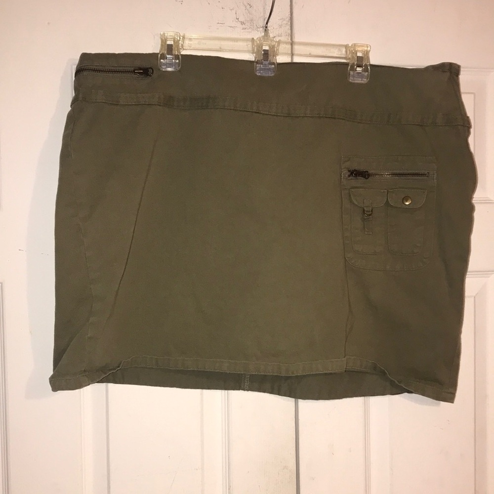 Women’s Venezia Skort with Utility Pocket
